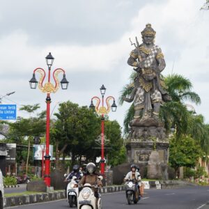 Tiang Lampu Barong