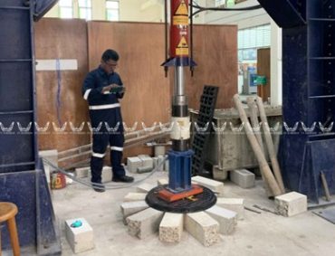 Uji Tekan Manhole Cover • Spesialis Cor Logam & Jasa Pengecoran Logam di Ceper Klaten. Menyediakan Jasa Cor Logam Ceper Klaten dengan kualitas terbaik.