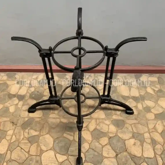 Kaki Meja