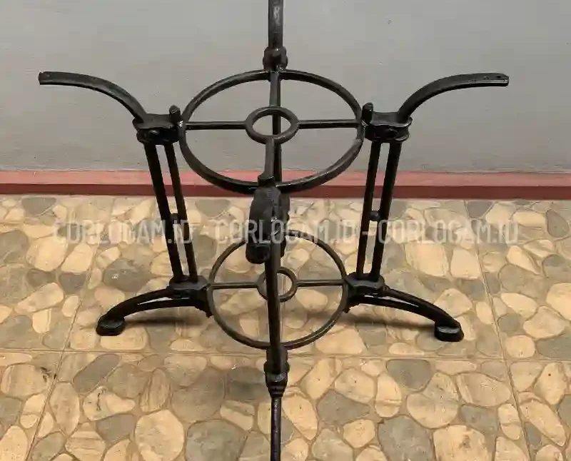 Kaki Meja