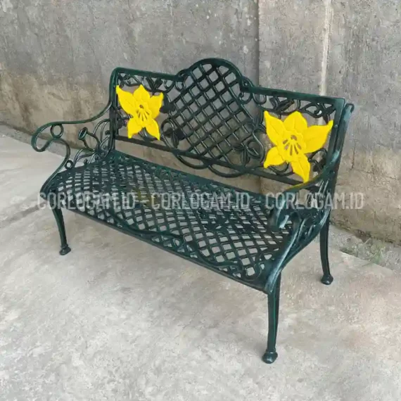Kursi Taman Antik